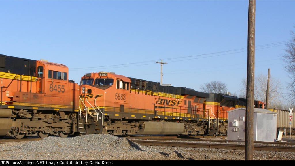 BNSF 5883